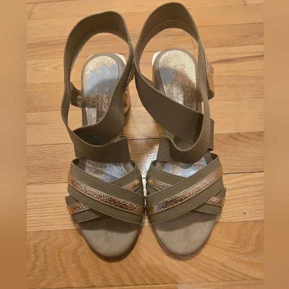 Ron White Made In Italy Women's Tan and Gold Sandals Sz 37 - Picture 2 of 15